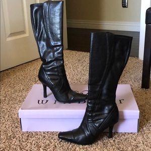 Black Windsor heeled boots